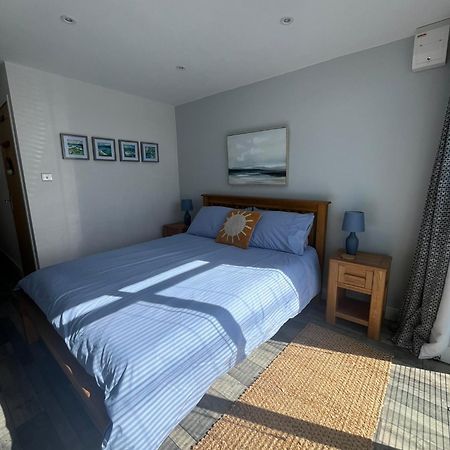 Entire Guest Suite In Four Mile Bridge, Rhoscolyn バレー エクステリア 写真