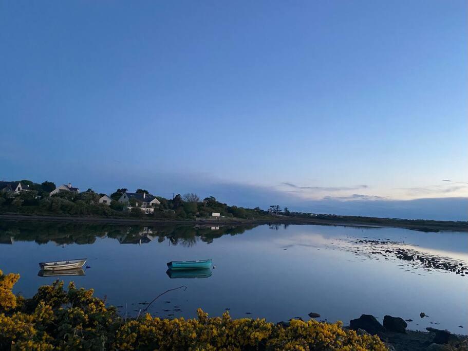 Entire Guest Suite In Four Mile Bridge, Rhoscolyn バレー エクステリア 写真