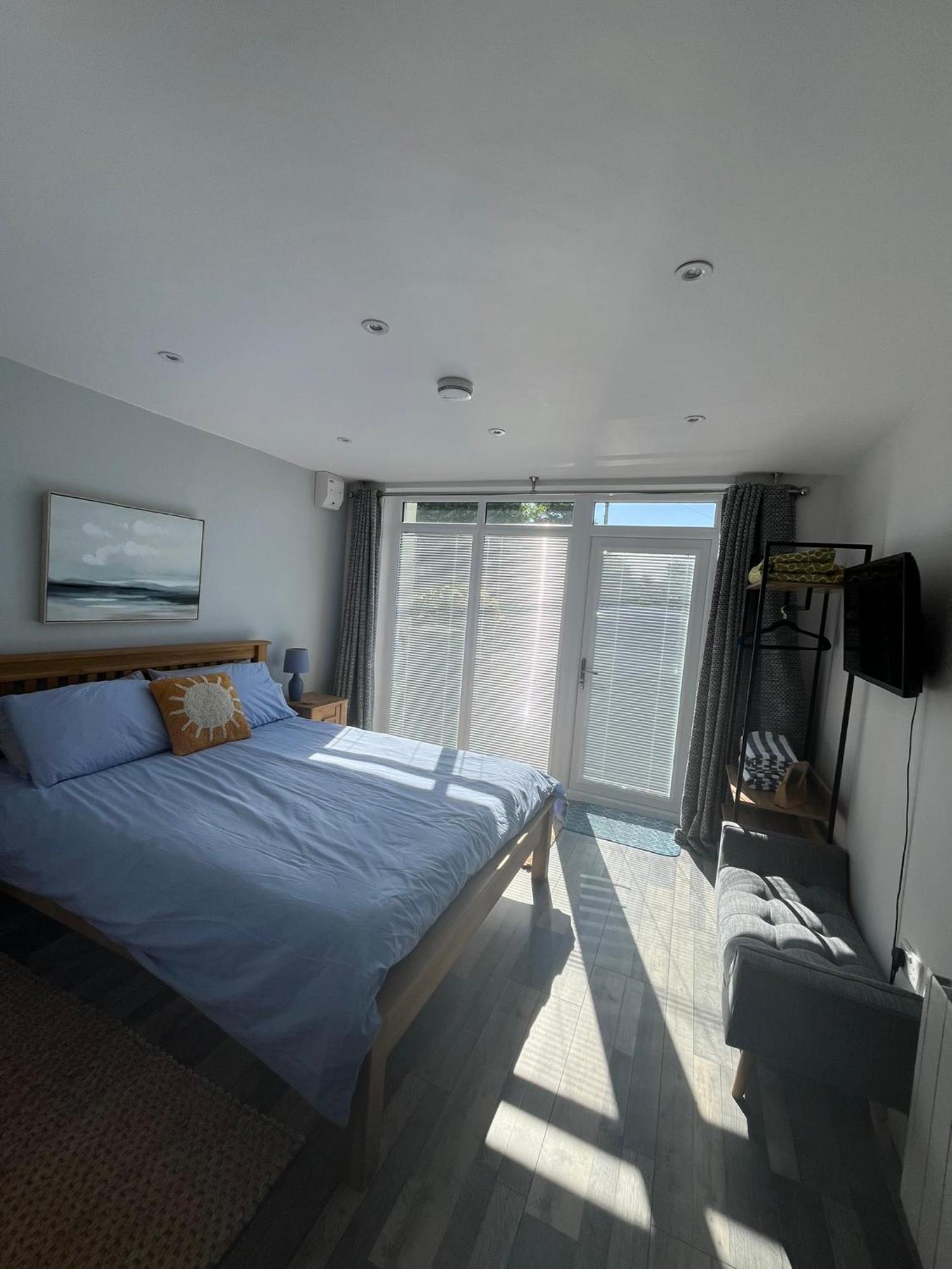 Entire Guest Suite In Four Mile Bridge, Rhoscolyn バレー エクステリア 写真